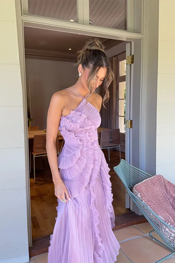 Sophie | Elegant Svart Halterneck Maxiklänning med Volanger 7