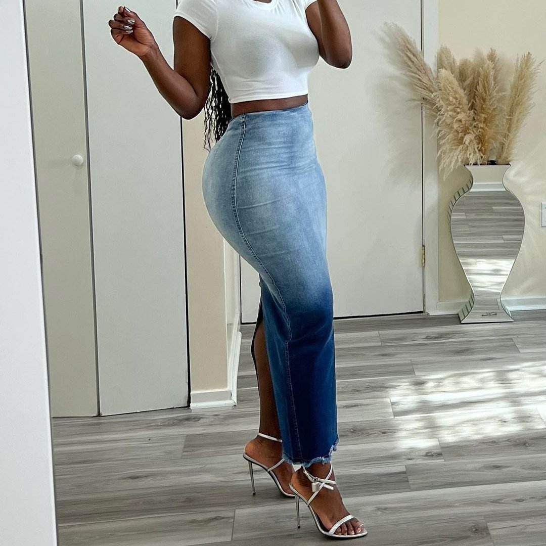 Sophie | Stylish Mellanlång Denimkjol med Tofsar 1
