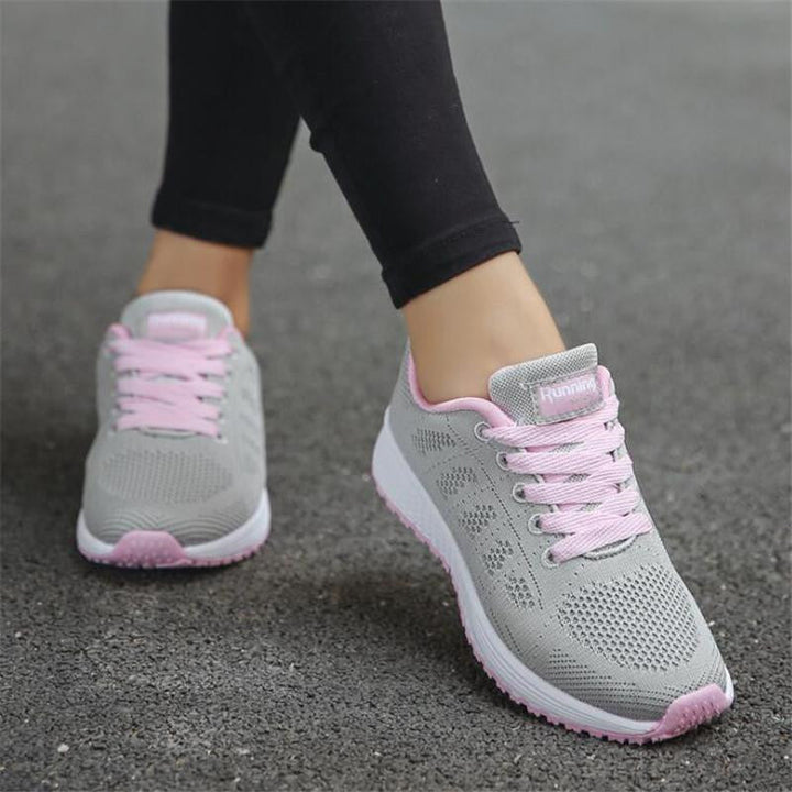 Sophie | Vattentåliga Damsneakers med Korsade Remmar och Halkfri Sula 0