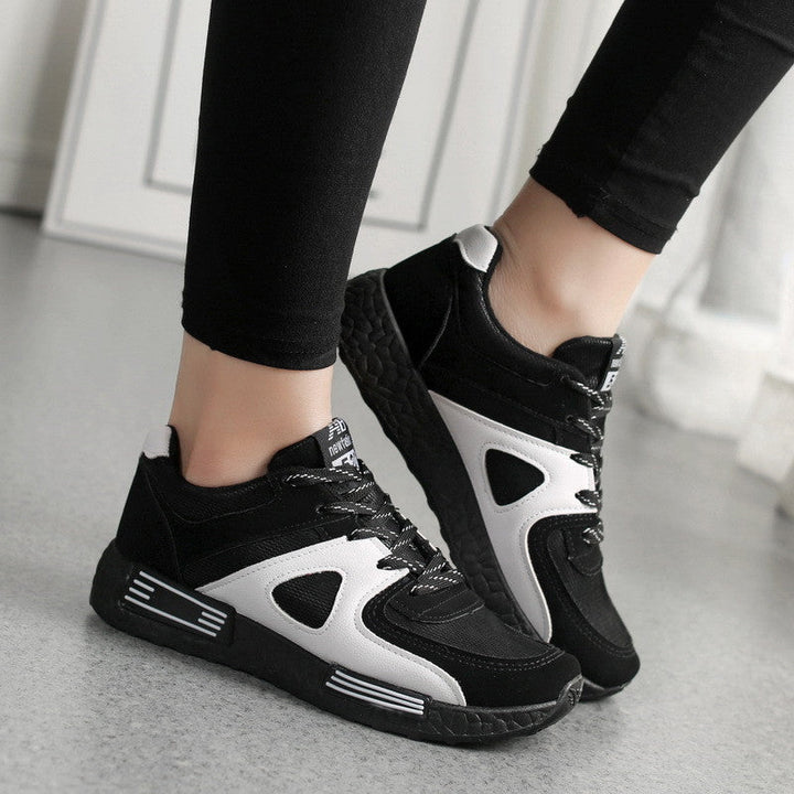 Sophie | Vattentåliga Damsneakers med Korsade Remmar och Halkfri Sula 1