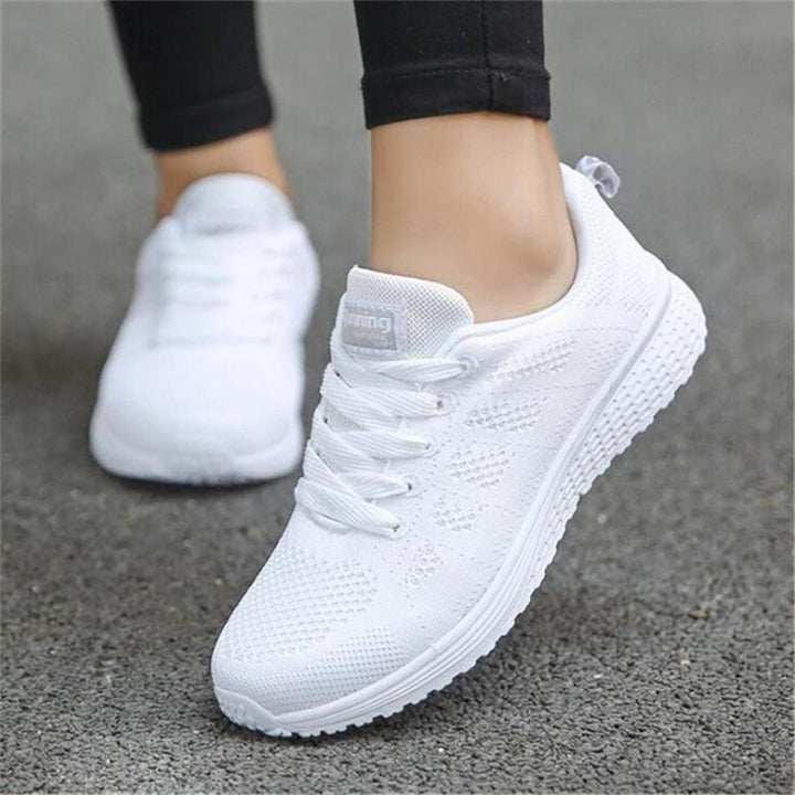 Sophie | Vattentåliga Damsneakers med Korsade Remmar och Halkfri Sula 2