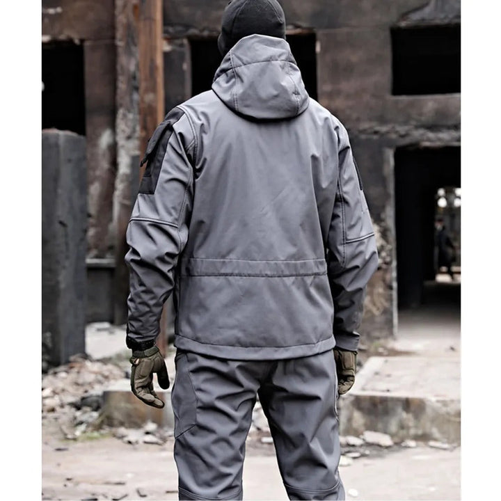 Taktiskt Set för Män | Cargojacka och Byxor med Huva för Utomhusaktiviteter | Hållbart Softshell-material för Oöverträffat Skydd 2