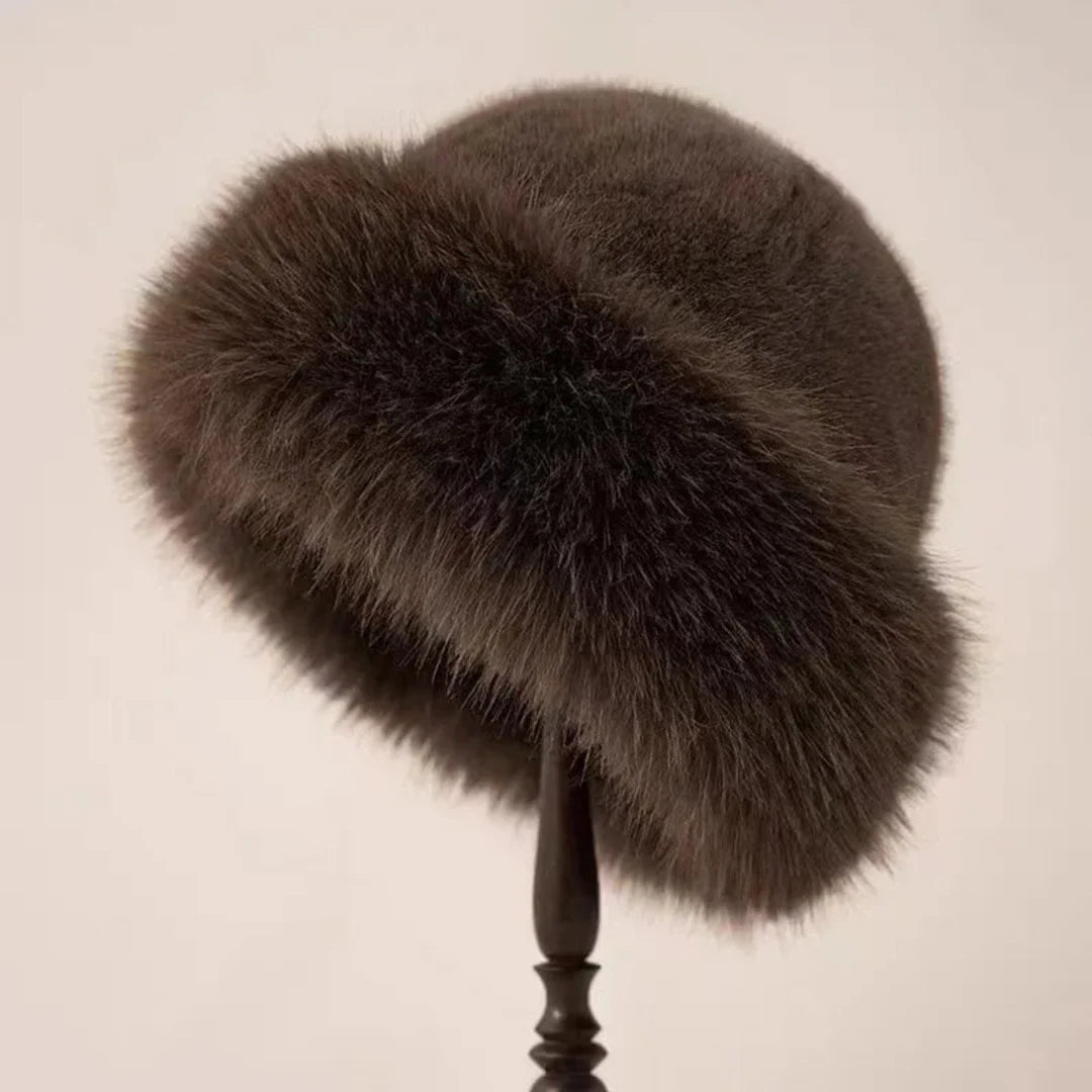 Vintage Fuskpälsmössa | Elegant Vintermössa med Rundad Krona | Tidlös Accessoar för Kyliga Dagar 0
