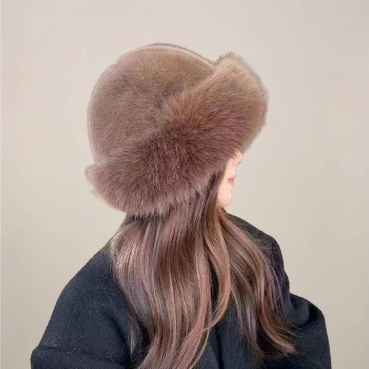 Vintage Fuskpälsmössa | Elegant Vintermössa med Rundad Krona | Tidlös Accessoar för Kyliga Dagar 1