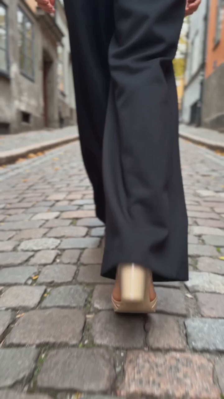 Kort film som visar modern design för snygg vardagstyl i rörelse — passform, material och detaljer.