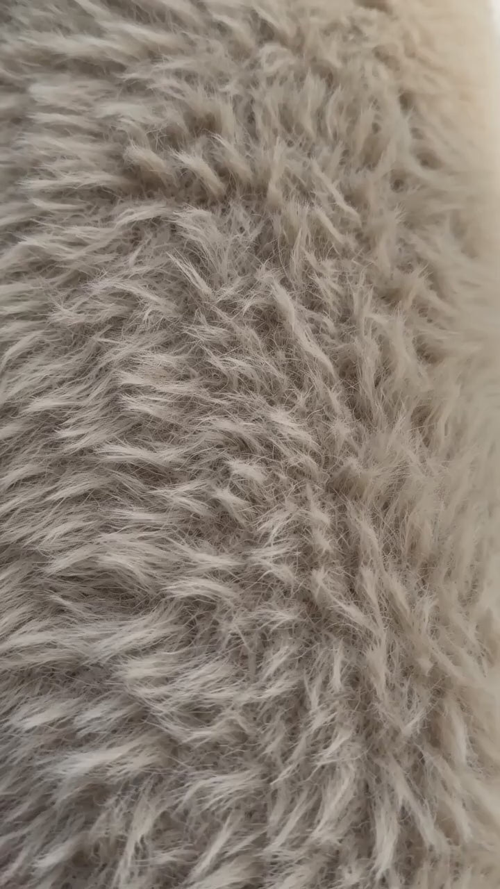 Kort film som visar elegant lång kjol dam i khaki med hög midja - lyxig och bekväm design i rörelse — passform, material och detaljer.