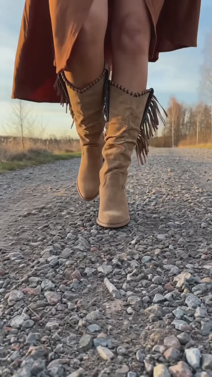 Kort film som visar vadlånga och bekväma för stil och rörlighet i rörelse — passform, material och detaljer.