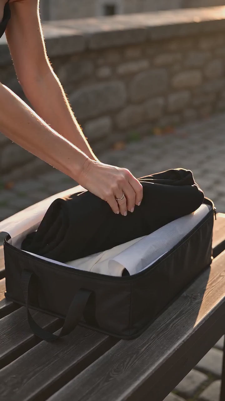 Kort film som visar elegant lång maxiklänning dam för bröllop och fest i rörelse — passform, material och detaljer.
