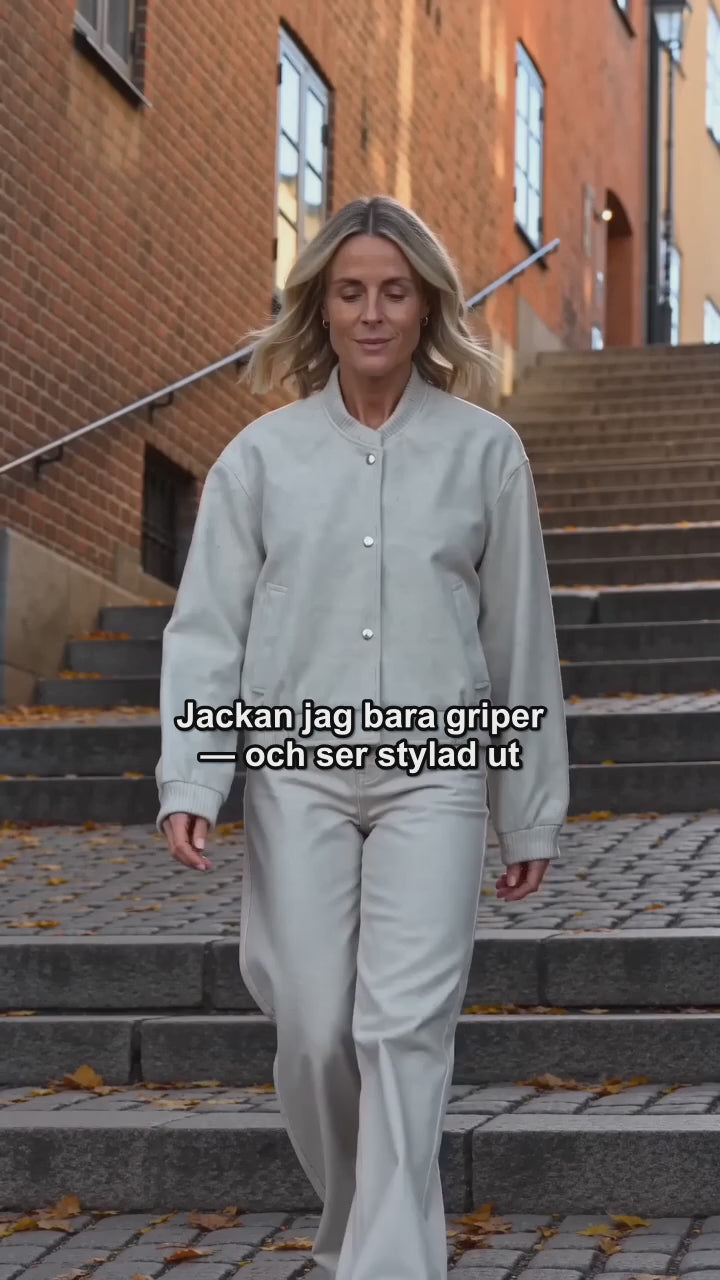 Cropped Bomberjacka Dam | Sportig Design i Lätt Material för Trendig Komfort