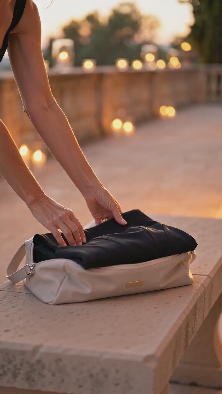 Kort film som visar elegant maxiklänning dam för bröllop och fester i rörelse — passform, material och detaljer.