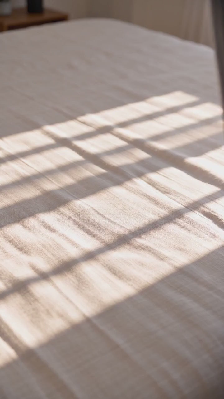 Kort film som visar stilrent set för komfort och elegans i rörelse — passform, material och detaljer.