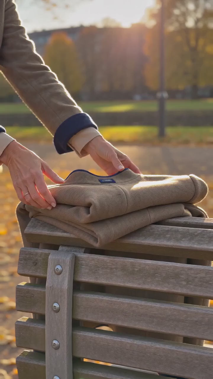 Kort film som visar modern siluett för smart casual stil i rörelse — passform, material och detaljer.
