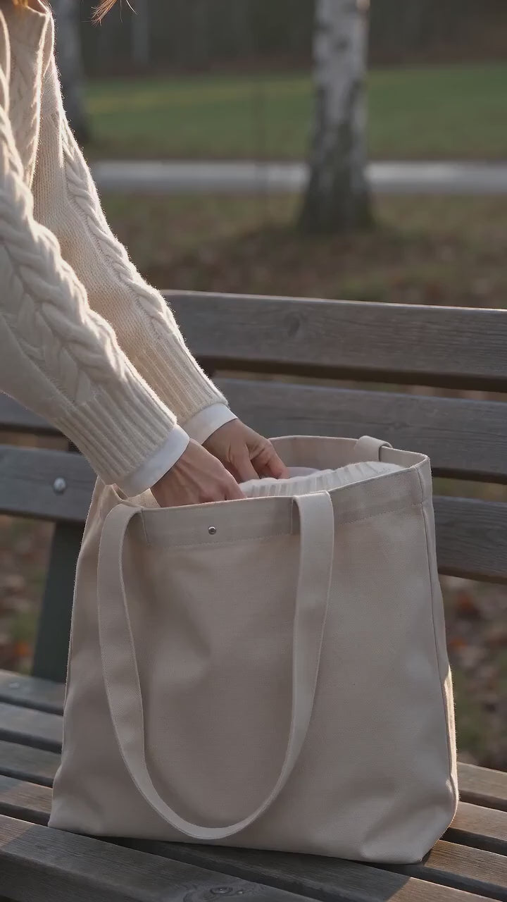 Kort film som visar bekväm och stilig för vardagsbruk i rörelse — passform, material och detaljer.