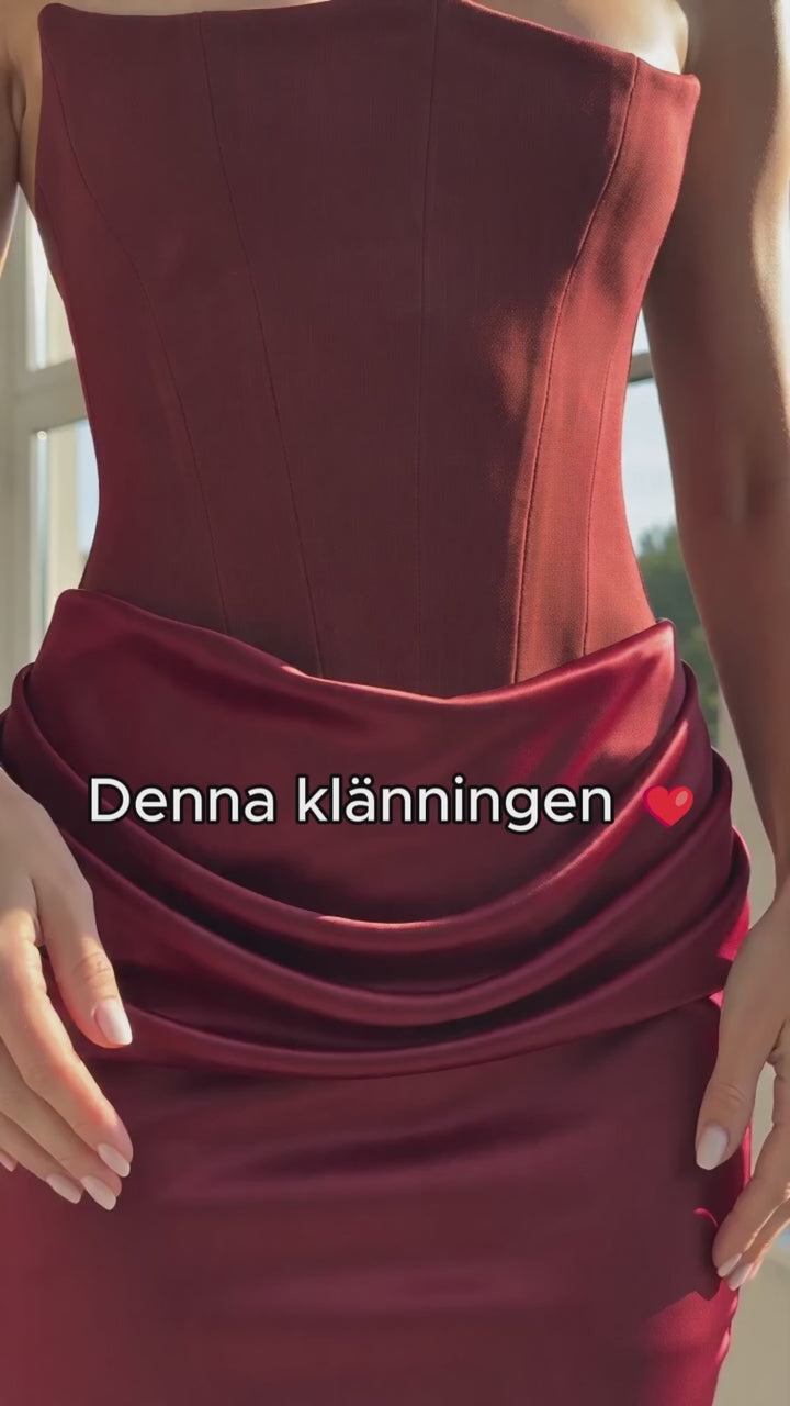 Mia | Elegant Almond Muse Klänning
